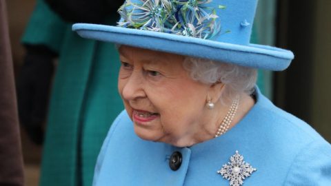 Guardian: Елизабет II лиши принц Андрю от привилегиите поради обвинението в изнасилване