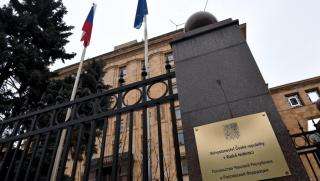 Чешко посолство, Русия, изпитания