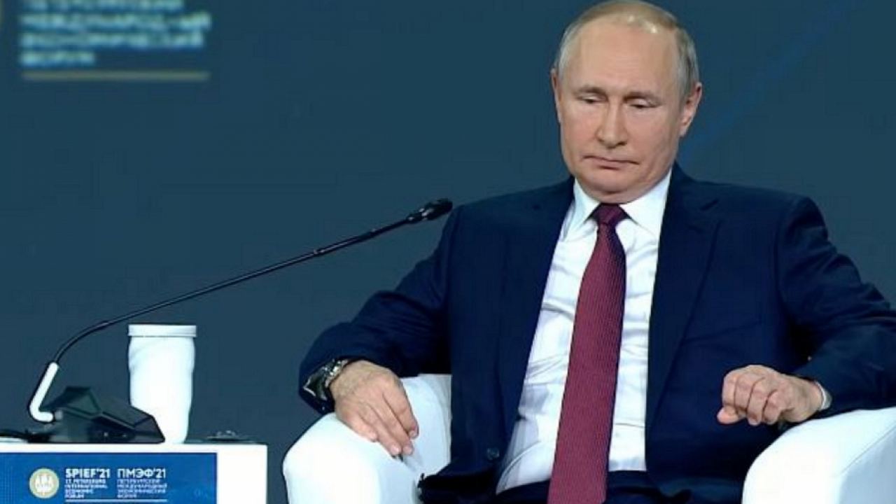 Путин заяви, че прокарването на тръбите на  първото разклонение на “Северен поток-2” е успешно завършено