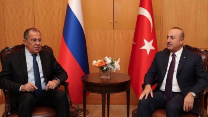 Лавров е в Турция за преговори с Чавушоглу