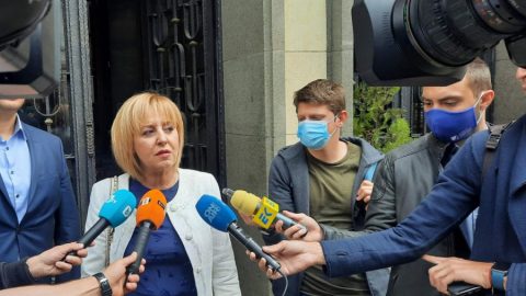 Манолова и „Изправи се.БГ“ върнаха 100 хил. лв. партийна субсидия