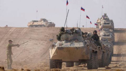 Русия прехвърли бронетанкови сили на афганистанската граница