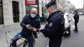 Le Figaro, френските полицаи, проверяват, QR кодове, граждани