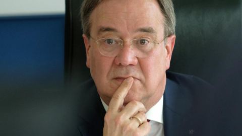 FAZ: Да стане по-млада и по-женствена - партията на Меркел преосмисля себе си след историческия провал на изборите