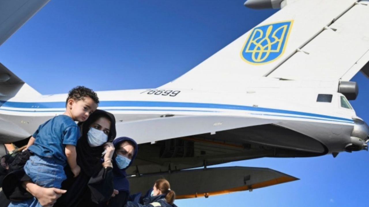 „Новое время“: Украински самолет, предназначен за евакуация, беше отвлечен от Кабул за Иран