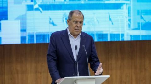 Лавров съобщи, че “Северен поток-2” ще започне да работи след няколко дни