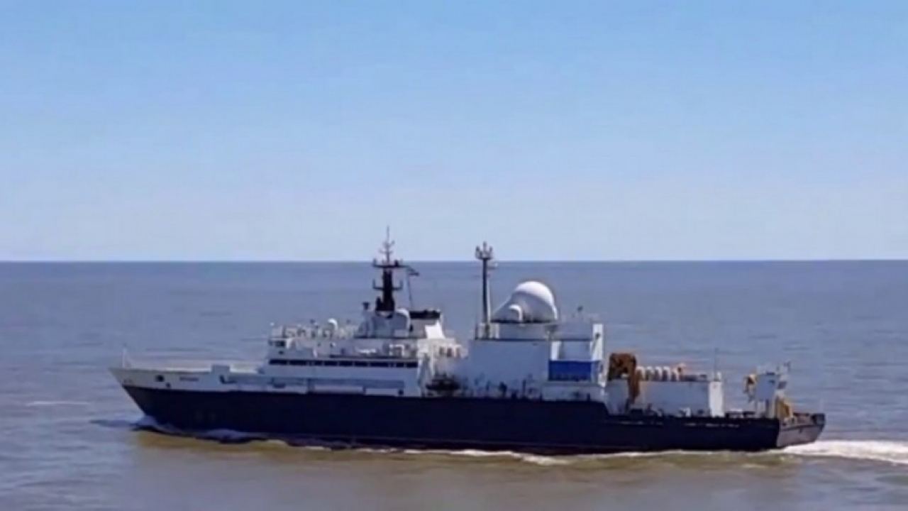 Daily Mirror: Руският „кораб-шпионин“ „Янтар“ е забелязан в Ламанша