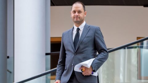Петър Витанов пред The Irish Times: В политическия вакуум властваха теории на конспирациите и фалшиви новини за ваксините