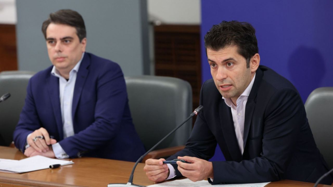 Кирил Петков и Асен Василев: Нашият кандидат за президент е Румен Радев, но не правим негова партия