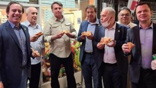 WION, Ню Йорк, неваксиниран бразилски президент, Болсонаро, яде, пица, улицата
