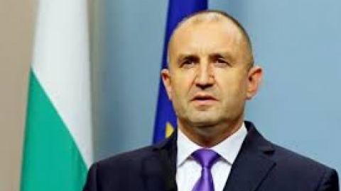 Президентът насрочи парламентарни избори за 2 октомври 2022 г. и назначи служебно правителство
