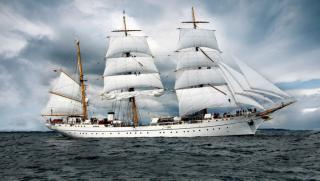 Spiegel, корупция,шест години, сметка, ремонт, планоход Gorch Fock, набъбнала