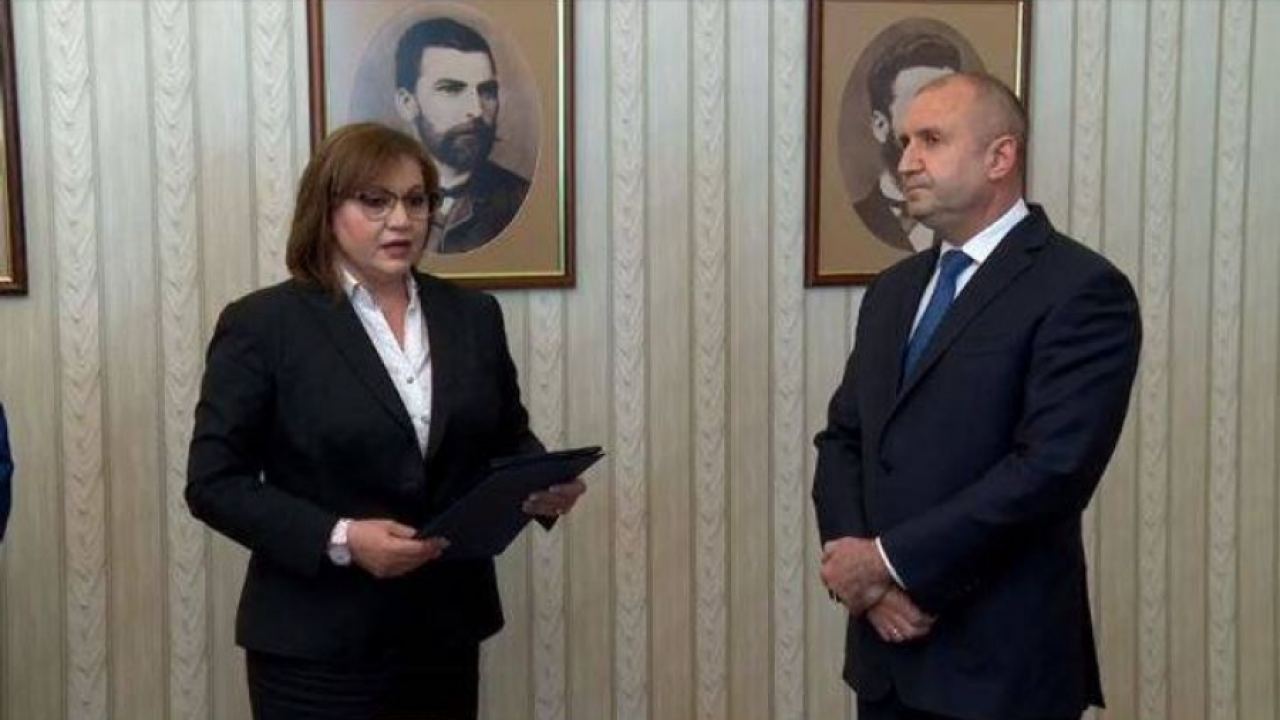 Тихата война на БСП срещу Румен Радев