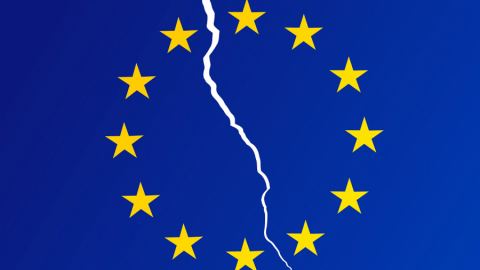 Сблъскал се с открито въстание от страна на членовете си, ЕС проведе извънредни, но безрезултатни преговори