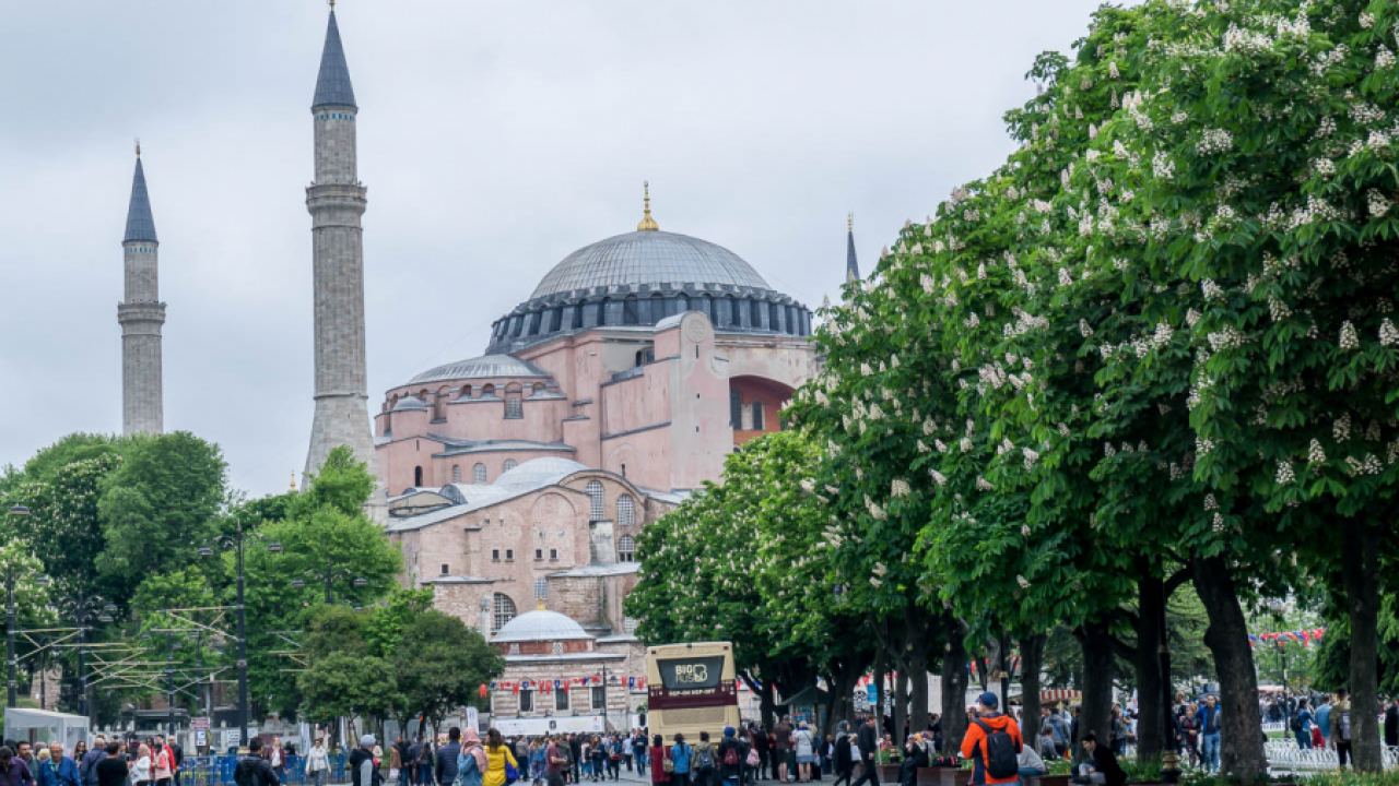 Турция балансира на границата на финансовия крах