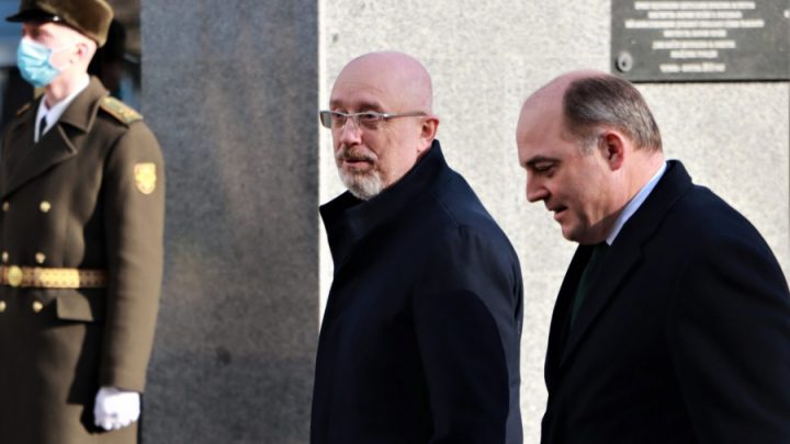 Великобритания била "рамо до рамо" с Киев, но не искала да "обгражда" Русия