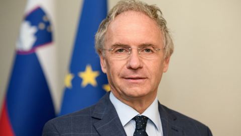 Словенски министър: ЕС трябва да запечата границите си с огради срещу мигрантите