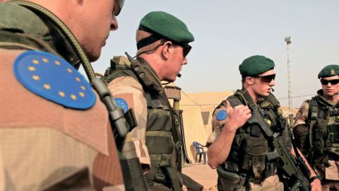 El País: Миграционната криза принуди ЕС да направи първата стъпка към отбранителна автономия