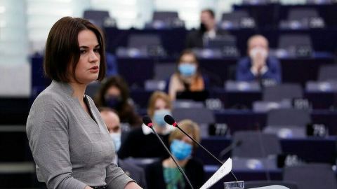 Тихановская се поразвика в полупразната зала на Европарламента