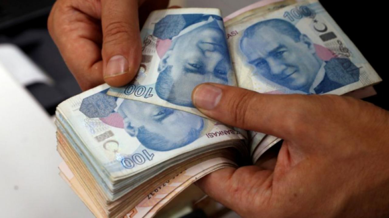 Турците се отказаха от лирата и преминават на долари