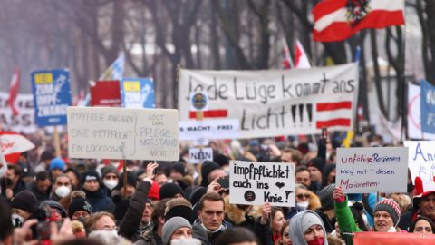 Австрия приключи локдауна, но само за ваксинираните