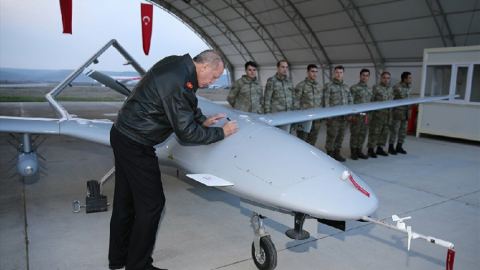 Експерт оцени информацията за идеята на Путин да се сглобяват турските "Байрактари" в Русия