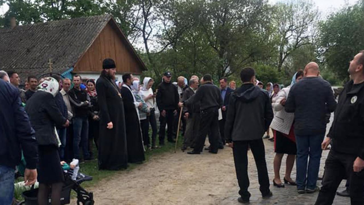 Едва 1 % от църквите в Украйна са минали към разколниците и Вселенския патриарх