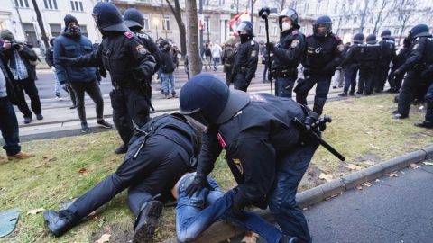 Ловци на глави преследват неваксинираните в австрийски град