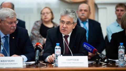 Президентът на РАН Александър Сергеев разказа за сезонността на пандемията от коронавируса