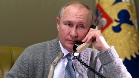 Bloomberg: Путин все още не е изтеглил нито един танк - но вече получава дивиденти