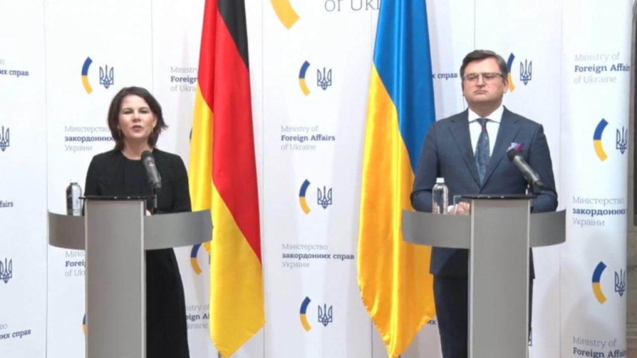 Süddeutsche Zeitung: Бербок отказа на Киев доставките на немски въоръжения, независимо от руската заплаха