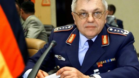 Das Erste: Бившият генерален инспектор на Бундесвера защити вицеадмирал Шьонбах