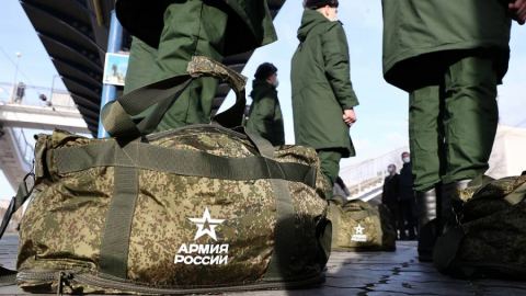 В Държавната Дума съобщиха, че живеещите в ДНР и ЛНР руснаци може да бъдат призовани на служба във ВС на РФ