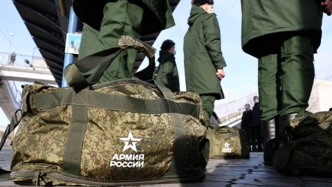 В Държавната Дума съобщиха, че живеещите в ДНР и ЛНР руснаци може да бъдат призовани на служба във ВС на РФ