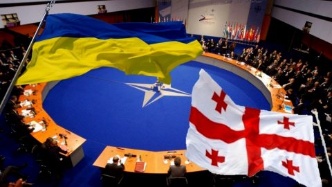 Le Figaro: "Най-лошият от възможните компромиси" - бивш зам.-генерален секретар на ООН за членството в НАТО на Украйна и Грузия