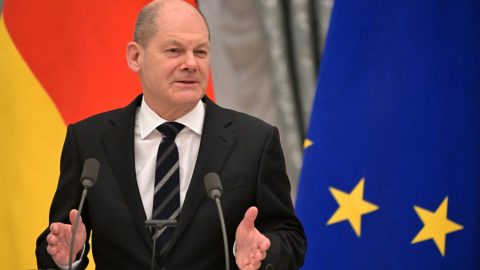 Der Spiegel: Шолц изключи възможността за военна операция на НАТО в Украйна