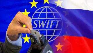 Решението за прекъсване на връзката на Русия от SWIFT ще