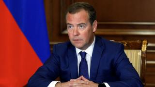 Медведев, симетричен отговор, изземване, пари, руснаци, чужбина