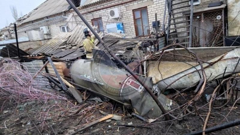 Украинските националистически сили, оттеглящи се от селищата в Луганск, унищожават