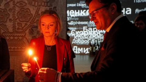 Британският външен министър подкрепя британците, които искат да се бият в Украйна