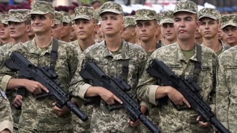 Великобритания за четири години е изхарчила 61,3 милиарда лири за подготовка на украинските пехотинци