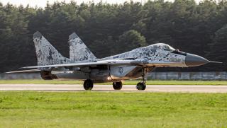 Полша може да прехвърли съветски самолети на Украйна в замяна
