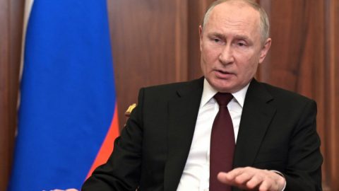 Путин каза, че се надява да избегне агресията и военното положение в Русия