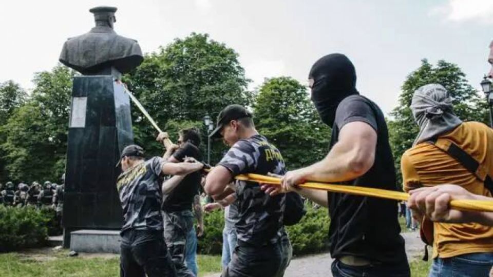 събаряне, паметник, маршал Жуков, Харков