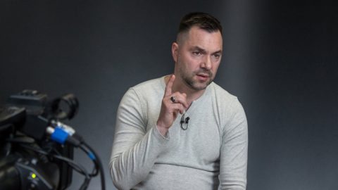 Политолог: Защо Арестович разобличава Киев като истерик-шантажист