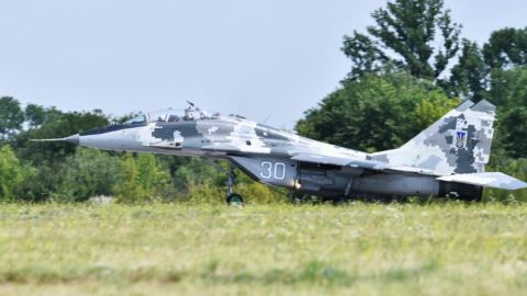 Боядисват самолетите на ВВС на Украйна с цветовете на руската авиация