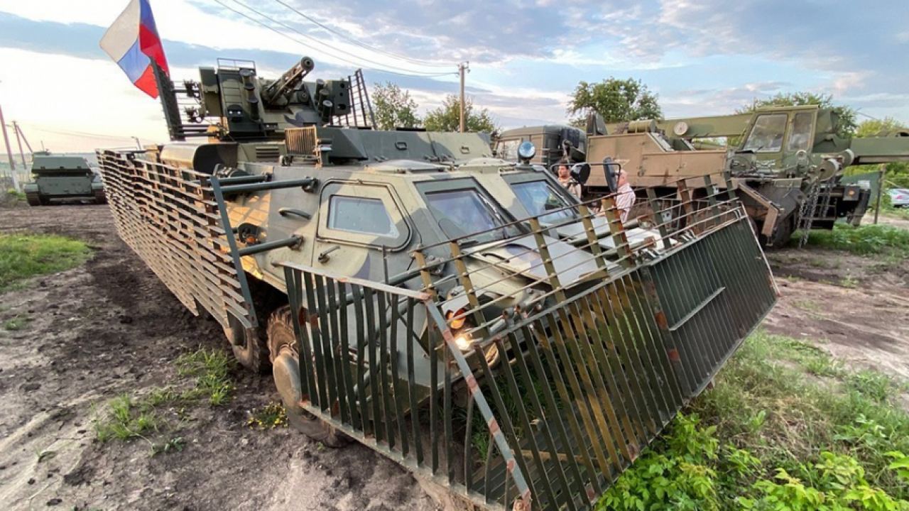 Разглобиха пленен украински бронетранспортьор "Буцефал": Ето какво имаше вътре
