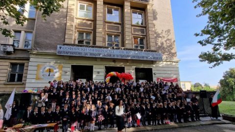 Български деца възприемат китайските йероглифи като магия и приказка