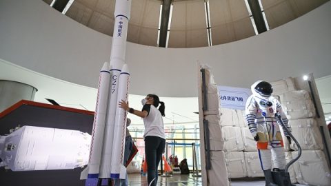 Китай ще селектира 12-14 нови резервни тайконавти за бъдещи мисии в Космоса