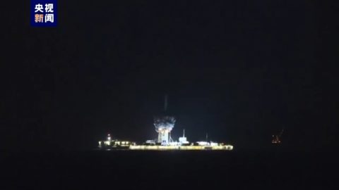 Китай изпрати два спътника в космоса, изстреляни от площадка в Жълто море